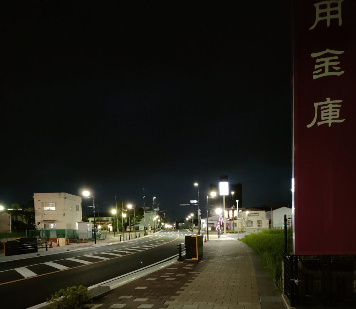 夜の幸田町駅前